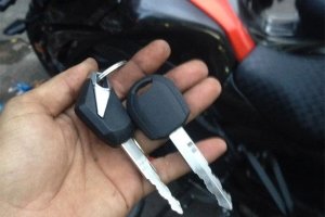 Làm chìa khóa bằng máy